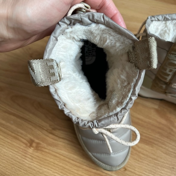 The North Face Thermoball Lace Up Boots - Picture 8 of 10